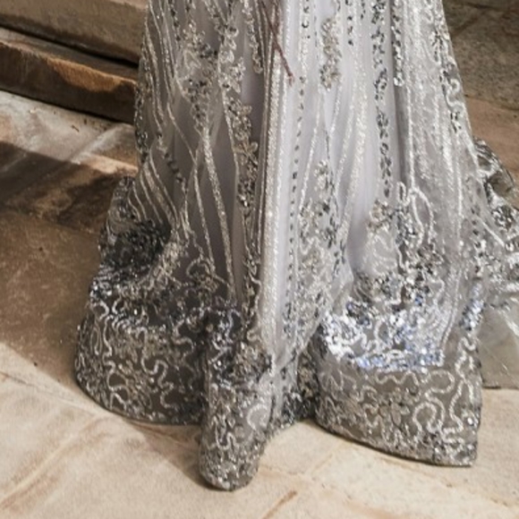 Formal dress - Picture 4 of 9